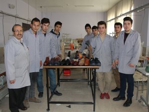 Bu okulda ayakkabı eğitimi veriliyor