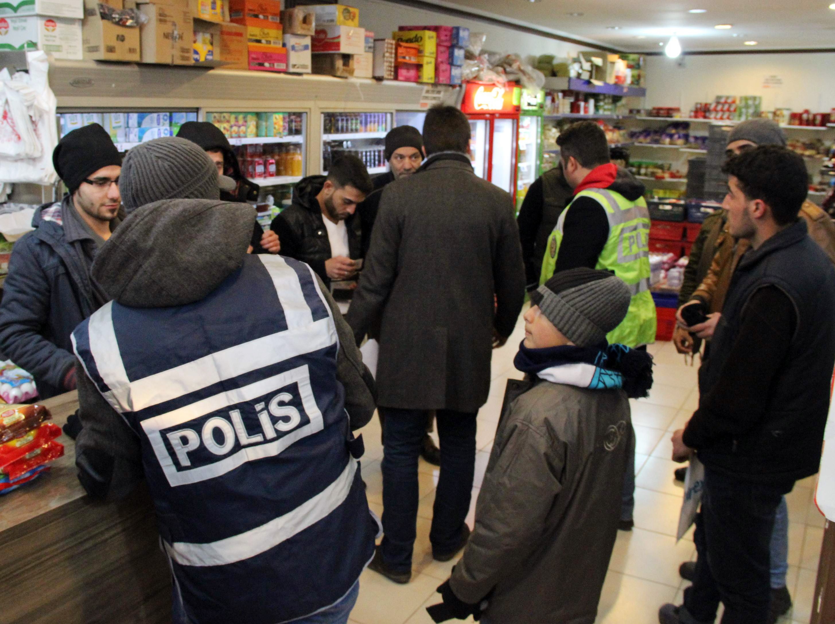 Suriyelilere 250 polisten asayiş uygulaması
