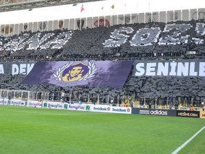Kadıköy'de Arda'ya alkış, Volkan'a tepki