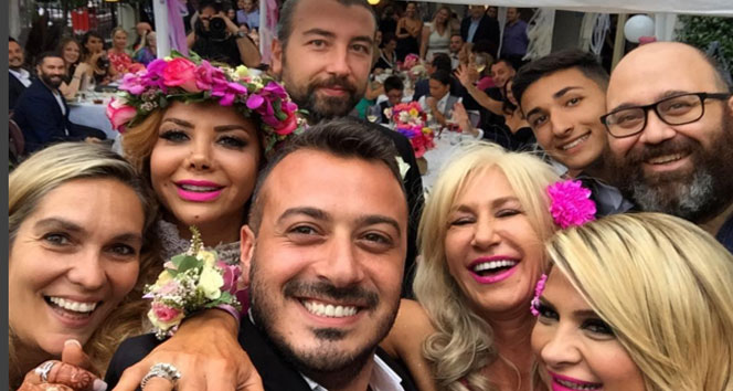 Tanyeli Avustralya'da evlendi