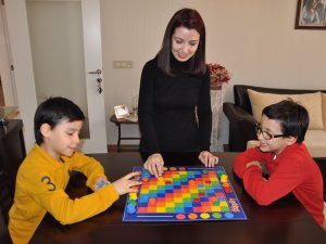 Üstün zekalı ikizleri bilimsel çalışmasına ilham oldu
