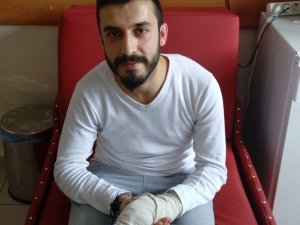 Pres makinesinde kopan parmağı ameliyatla yerine dikildi