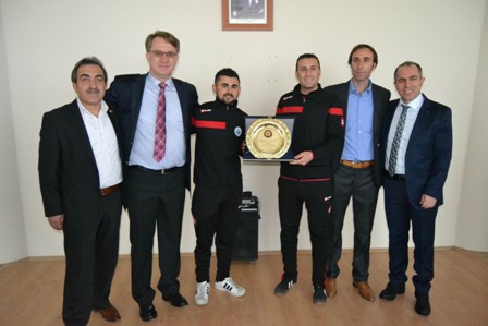 Kulu Belediyespor’a plaket