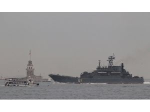Rus askeri gemileri İstanbul Boğazı'ndan geçti