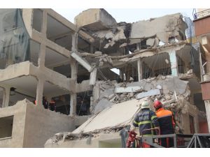 Şanlıurfa'da yıkım halindeki apartmanda çökme