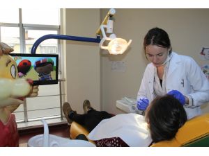 Çocuklar dişçi korkusunu çizgi filmle aşıyor