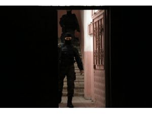 Küçükçekmece'deki kahvehaneye silahlı saldırı