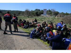 İzmir'de 58 göçmen yakalandı