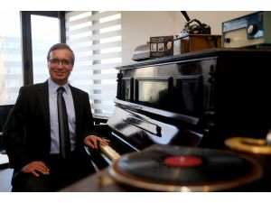 Yahya Kemal ve Nazım Hikmet bir albümde