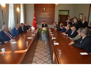 Türk-İş'ten Bayırbucak Türkmenlerine yardım