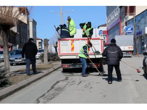 Şarkışla'da bozulan yollar onarılıyor