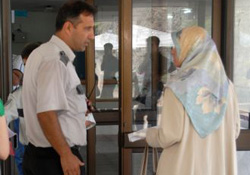 İlahiyat'a türbanla kayıt yaptıramadı