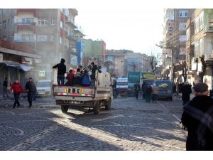 Sur'da vatandaşların ilçeyi terk etmesi