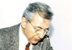 Cinuçen Tanrıkorur kimdir?