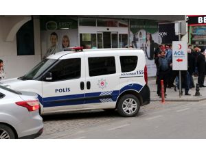 Çöp bidonuna bırakılan ses bombası patladı