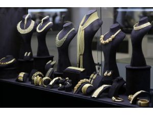 Altın fular, gelinlerin gözdesi oldu