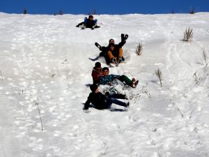 Yaylada kar sahilde bahar hakim