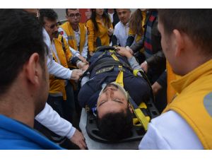 Ambulans ile yol süpürme aracı çarpıştı: 1 ölü, 3 yaralı