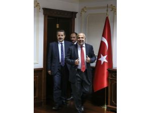 Bakan Çelik, Sri Lankalı Bakan Hakeem ile görüştü