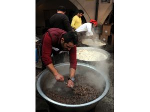 Kahramanmaraş'ta şehitler anısına etli pilav dağıtıldı