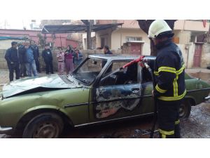 Gaziantep'te park halindeki otomobil yandı