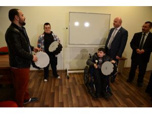 Azimli engelliye milletvekili desteği