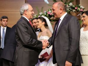 Kılıçdaroğlu nikah şahitliği yaptı