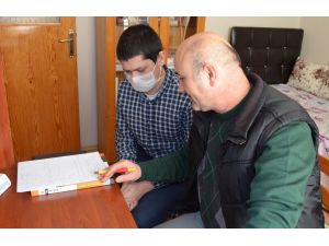 Lösemili öğrenci evde eğitimle okul birincisi oldu