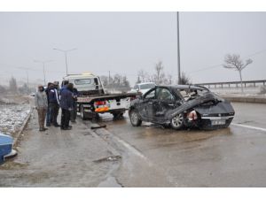 Kırıkkale'de iki otomobil çarpıştı: 2 yaralı