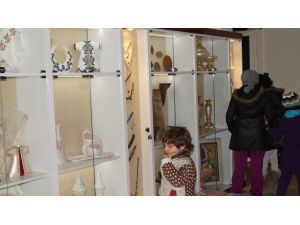 Kursiyerlerin yaptığı ürünler vatandaşların beğenisine sunuldu