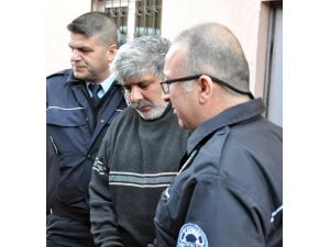 Komşusunu pompalı tüfekle vurdu