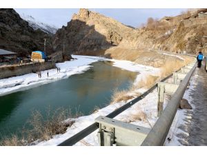 Erzurum'da Çoruh Nehri'ne düşen çocuk