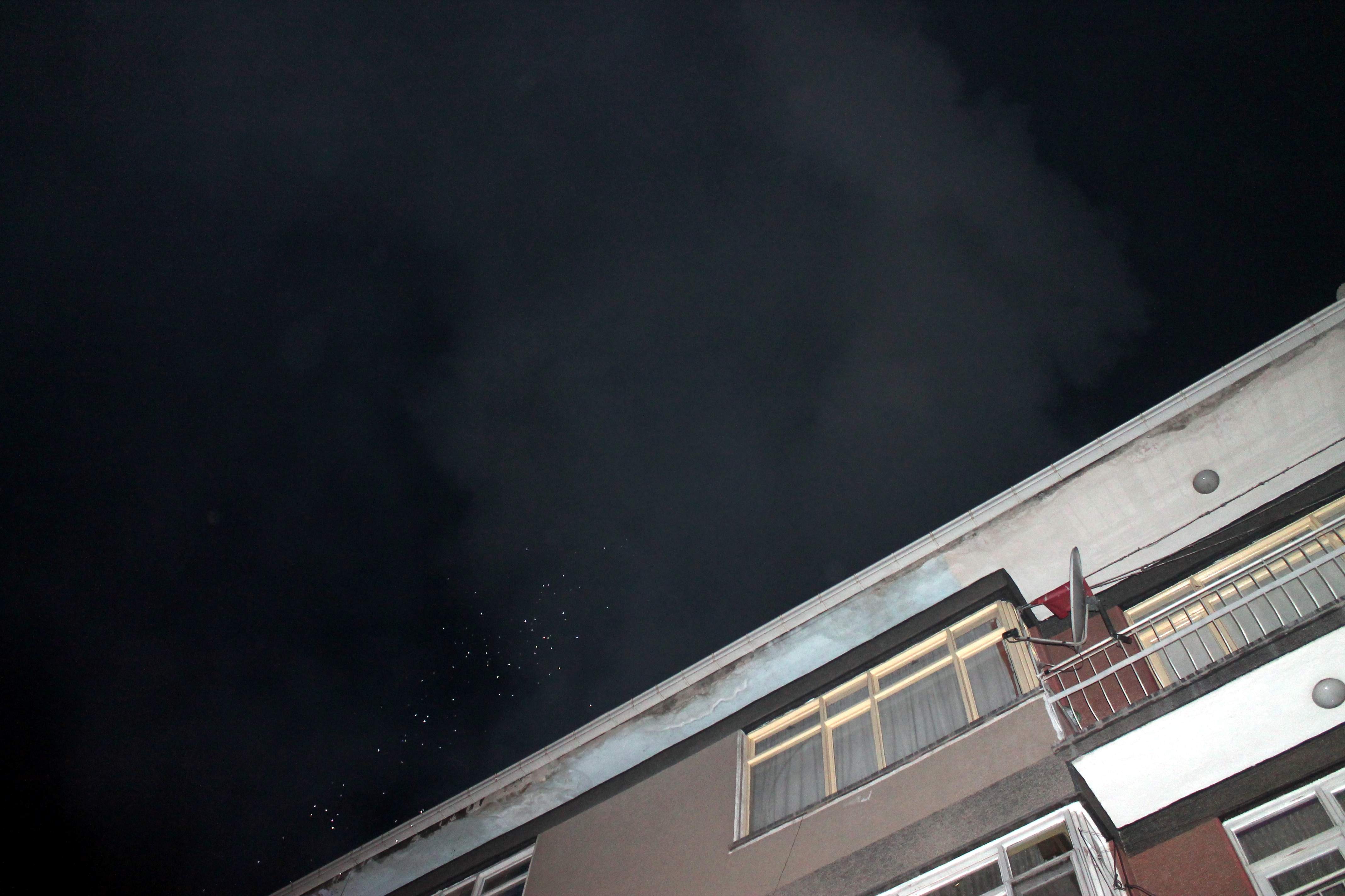Konya'da apartmanın çatısında çıkan yangın korkuttu