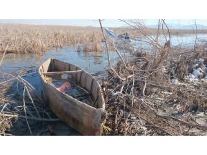 Beyşehir Gölü'nde, suda elektroşokla balık avlayan 2 kişi yakalandı