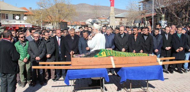 Tutal'ın Annesi Toprağa Verildi
