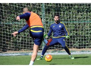 Fenerbahçe'de Van Persie takımla çalıştı