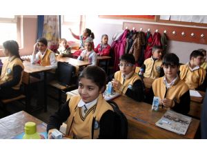 İkinci yarıyıl okul sütü dağıtımıyla başladı