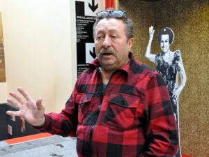 Bursalı sanatçıların eşyaları "Sahne Bursa" sergisinde