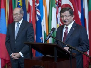 Başbakan Davutoğlu Hollanda'da