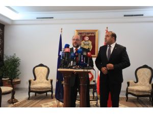 AP Başkanı Schulz Tunus'ta