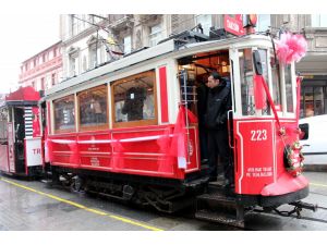 Nostaljik tramvaylar 102. yaşını kutladı