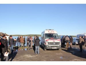 Terkos Gölü'nde alabora olan tekne