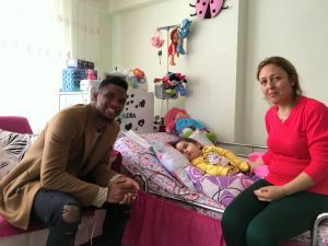 Eto'o'dan anlamlı ziyaret