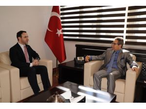 Batum Başkonsolosu Temizkan'dan Artvin Valisi Cirit'e ziyaret