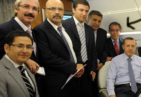 Uçaktaki fotoğrafa A. Hakan ne dedi?