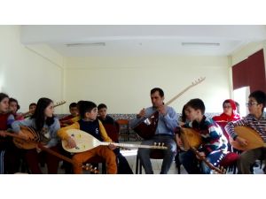 Seydişehir'de öğrencilere bağlama kursu