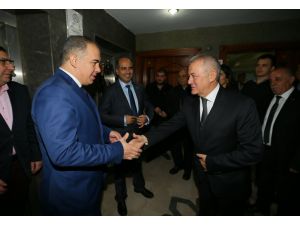 İzmir'de AK Parti'den CHP'ye ziyaret