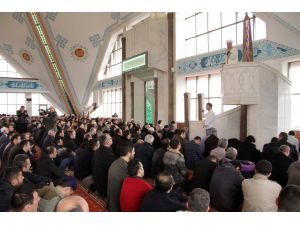 Cuma hutbesi işaret diliyle de anlatıldı