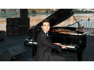 Piyanist Yakartepe, Sultan II. Abdülhamid için çalacak