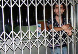 İnternet kafenin tuvaletinde unutuldu